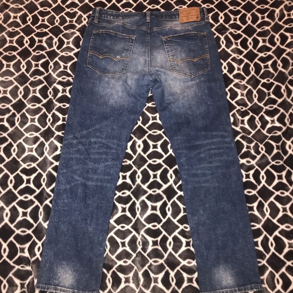 Medium Acid Wash AE Jeans - Picture 2 of 4